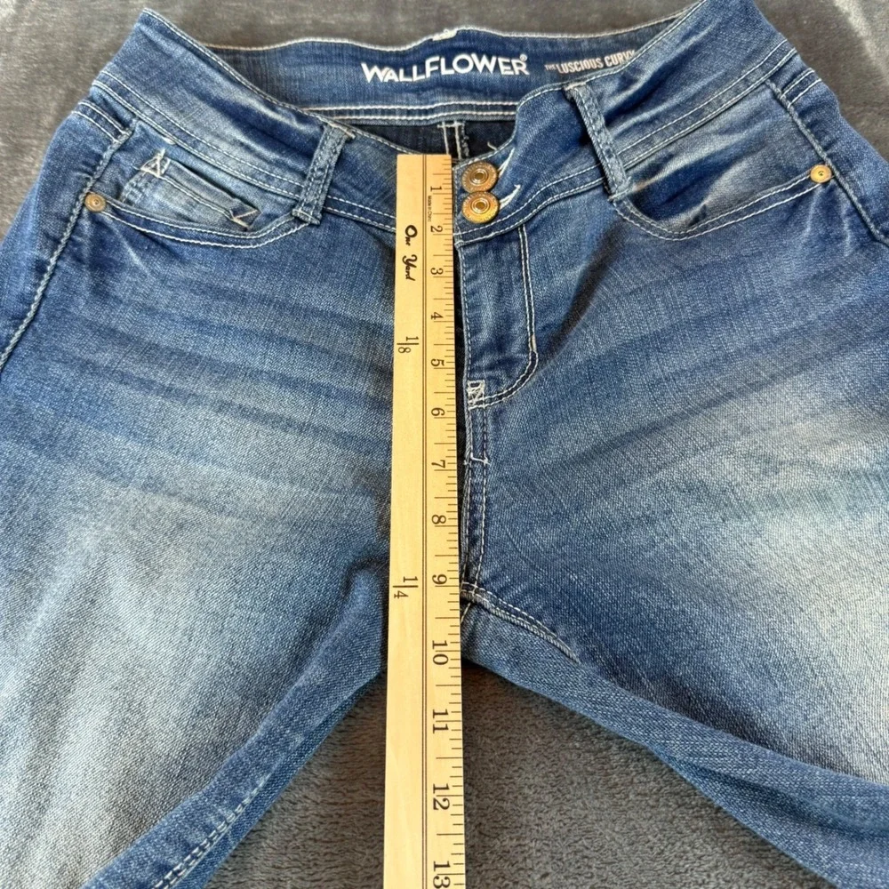 WallFlower Luscious Curvy Fit Bootcut Jeans‎ Blue Medium Wash Size 30 Mid Rise